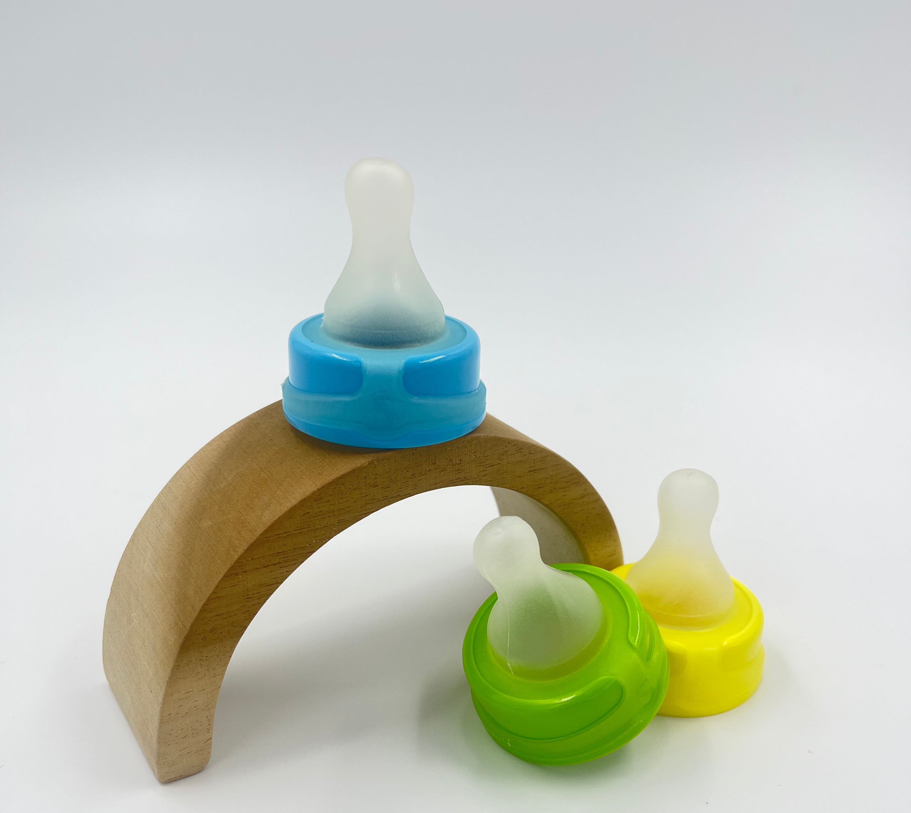 3 Sepal teats displayed. Green, blue & yellow colour teats.