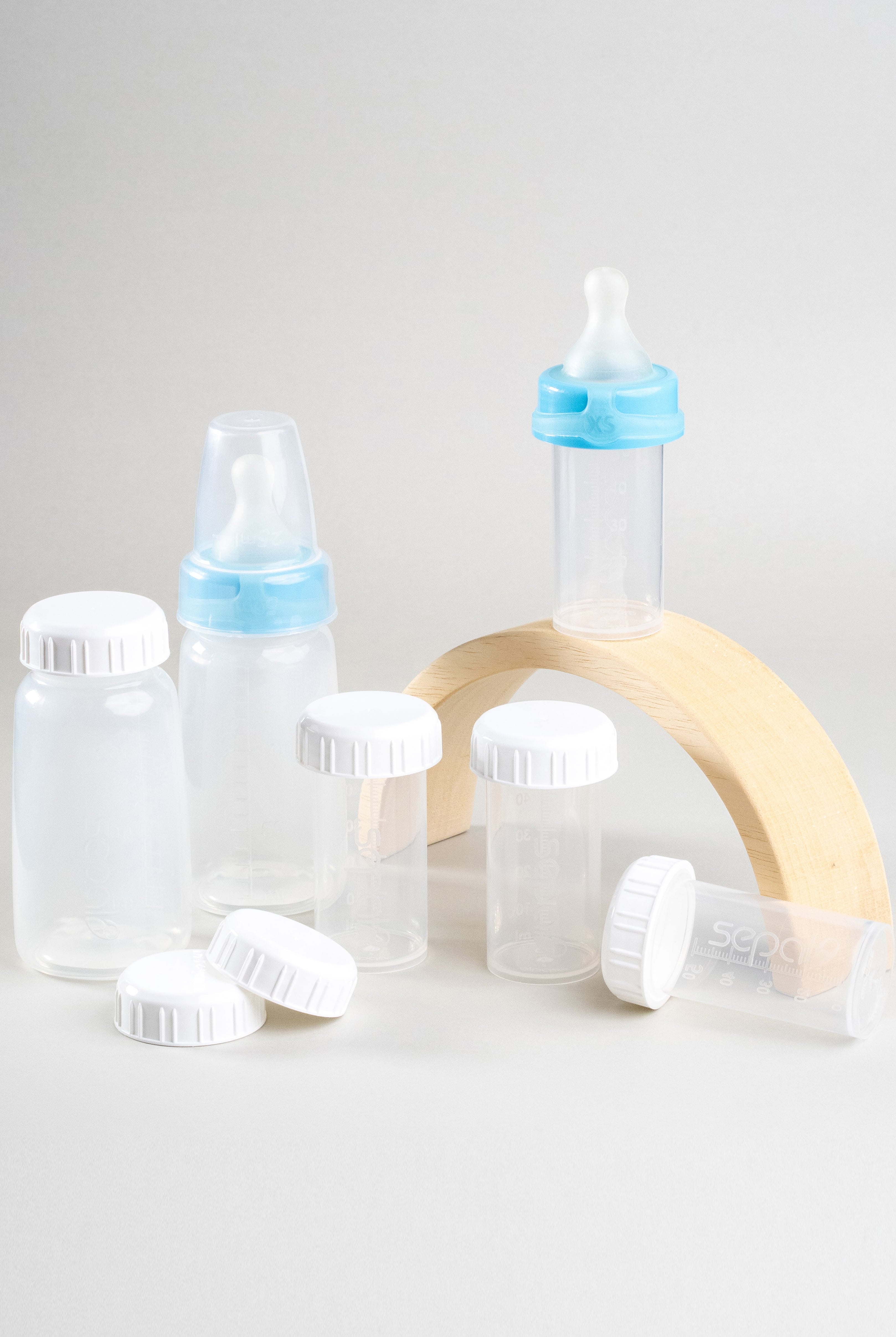 Sepal Extra small store & feed pack display. 2 Sepal clear vials, 2 Sepal 150ml bottles, 6 sepal white caps, 1 sepal clear teat cover and 2 sepal blue extra small teat extra slow flow.