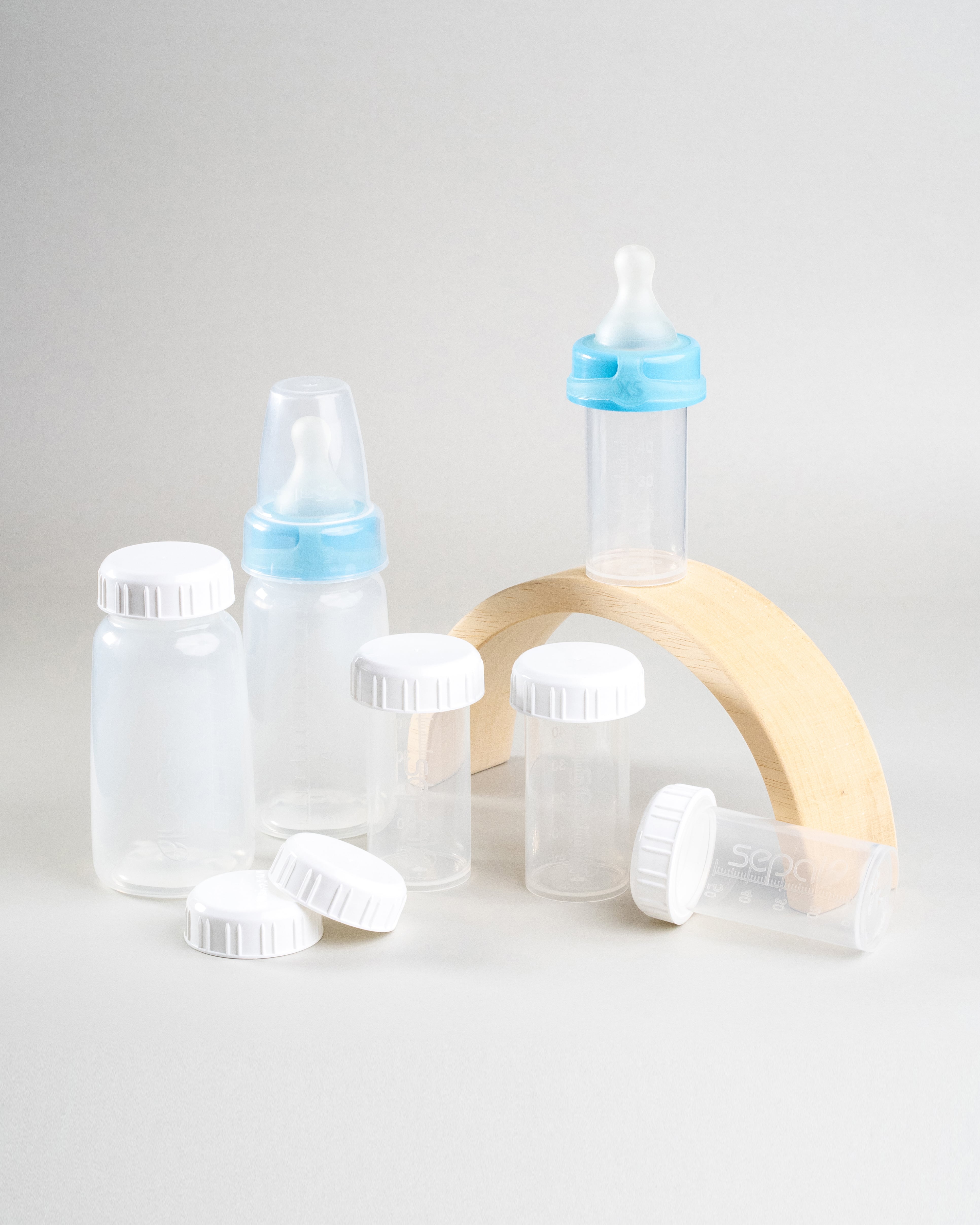Sepal Extra small store & feed pack display. 2 Sepal clear vials, 2 Sepal 150ml bottles, 6 sepal white caps, 1 sepal clear teat cover and 2 sepal blue extra small teat extra slow flow.
