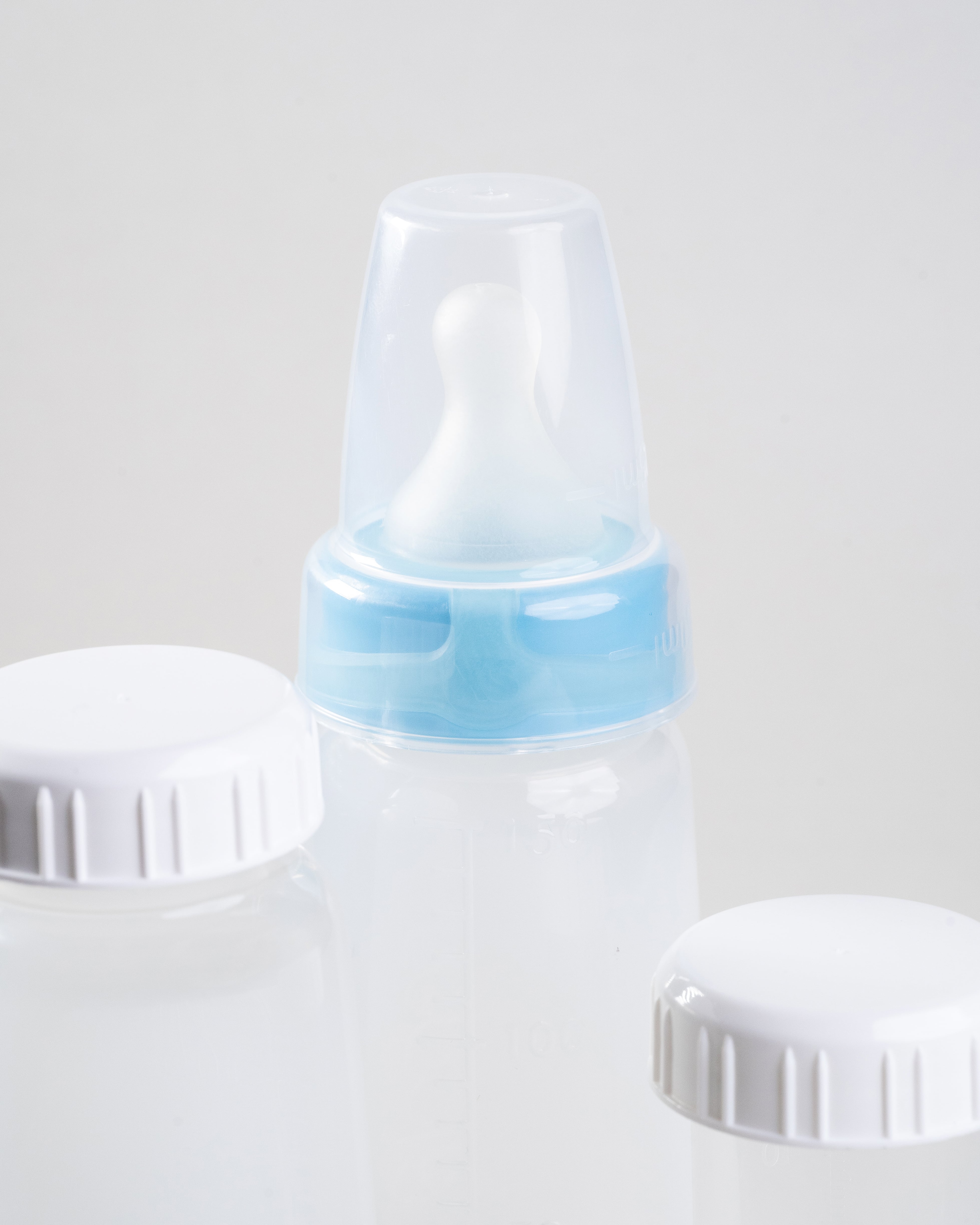 close up of some sepal items in the extra small store and feed pack. 2 Sepal white caps, 1 sepal clear teat cover, 1 sepal blue extra small extra slow flow, 3 sepal 150ml bottles.