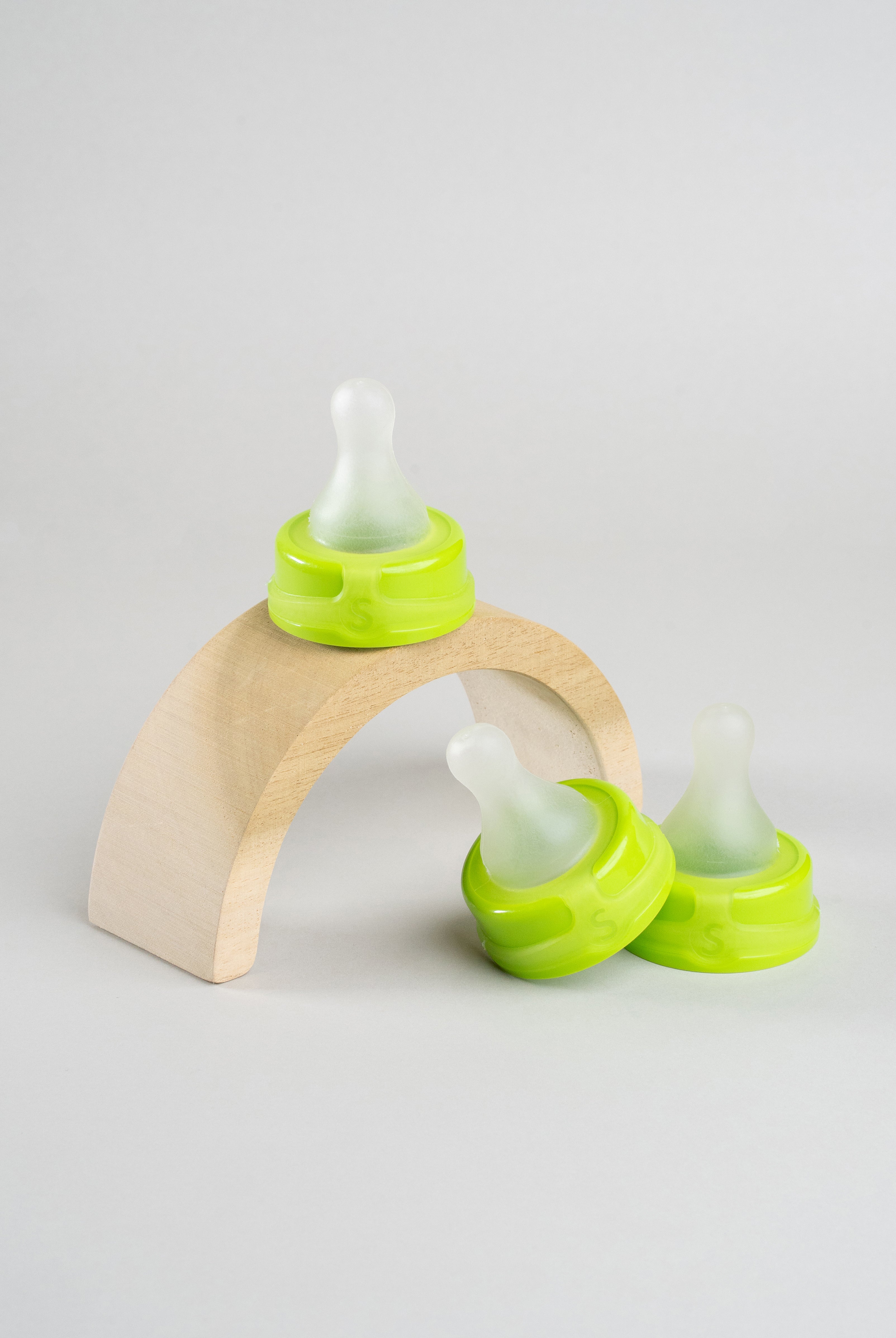 3 Sepal green Small teat slow flow displayed on wooden arch.