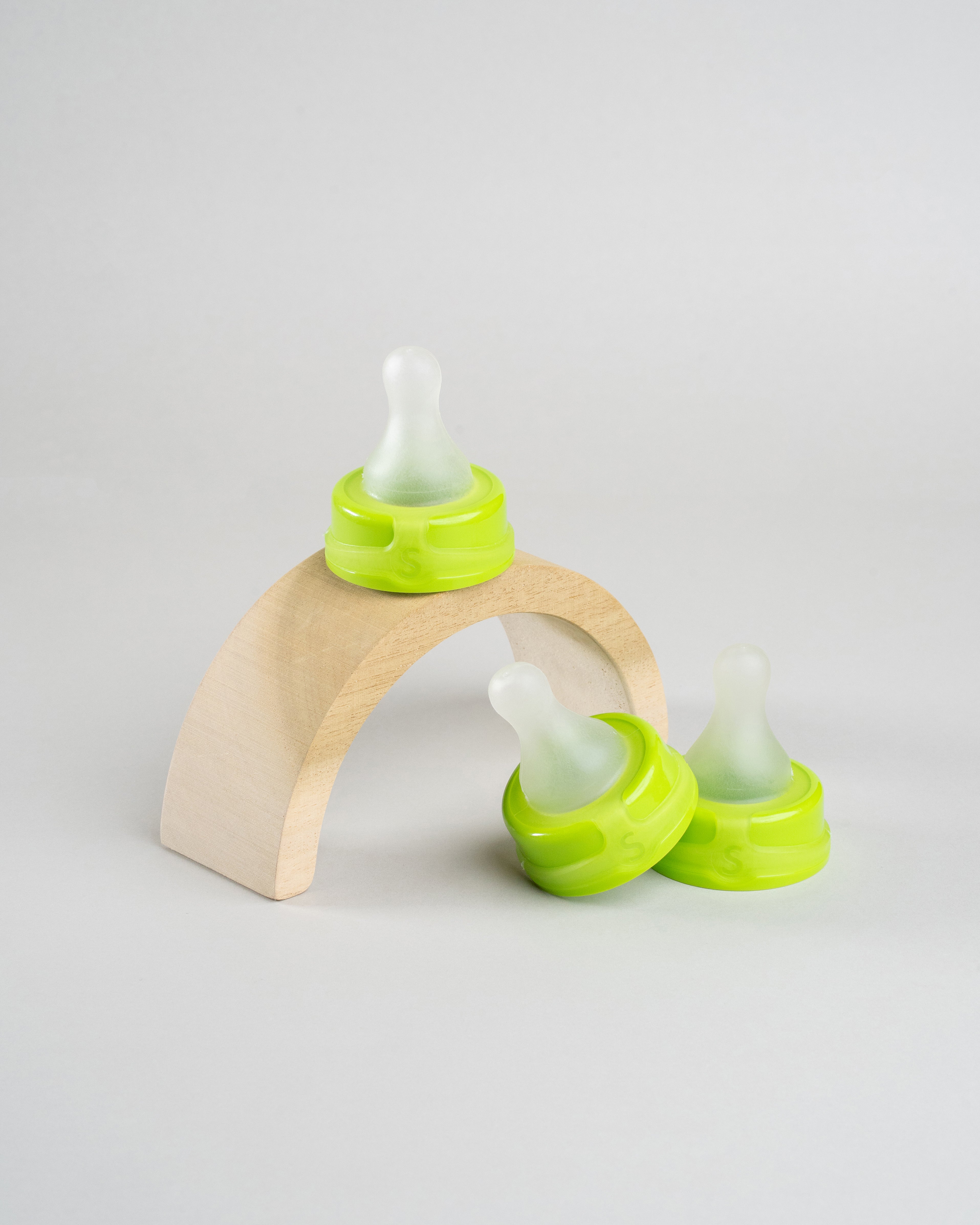 3 Sepal green Small teat slow flow displayed on wooden arch.