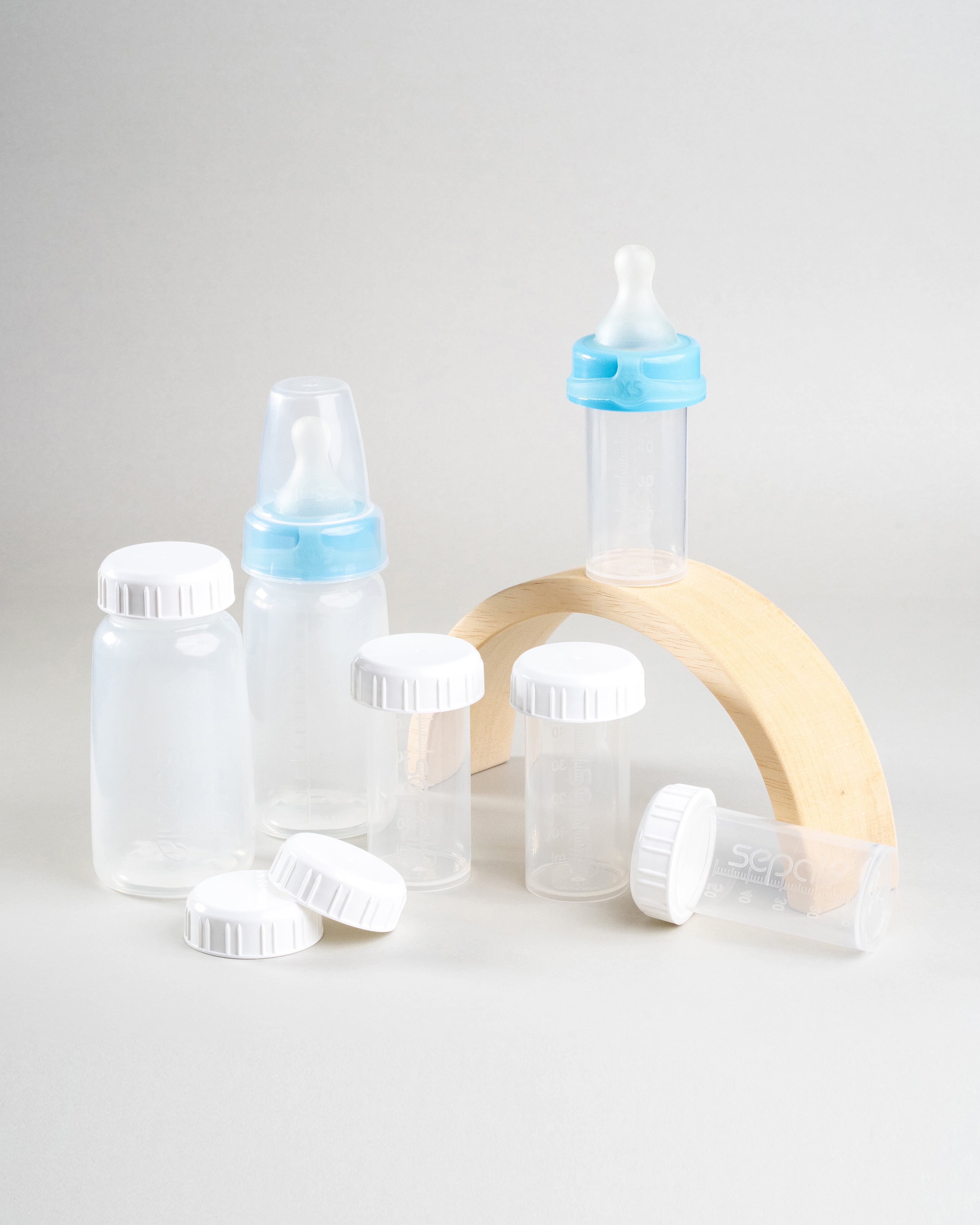 Sepal Extra small store & feed pack display. 2 Sepal clear vials, 2 Sepal 150ml bottles, 6 sepal white caps, 1 sepal clear teat cover and 2 sepal blue extra small teat extra slow flow. 