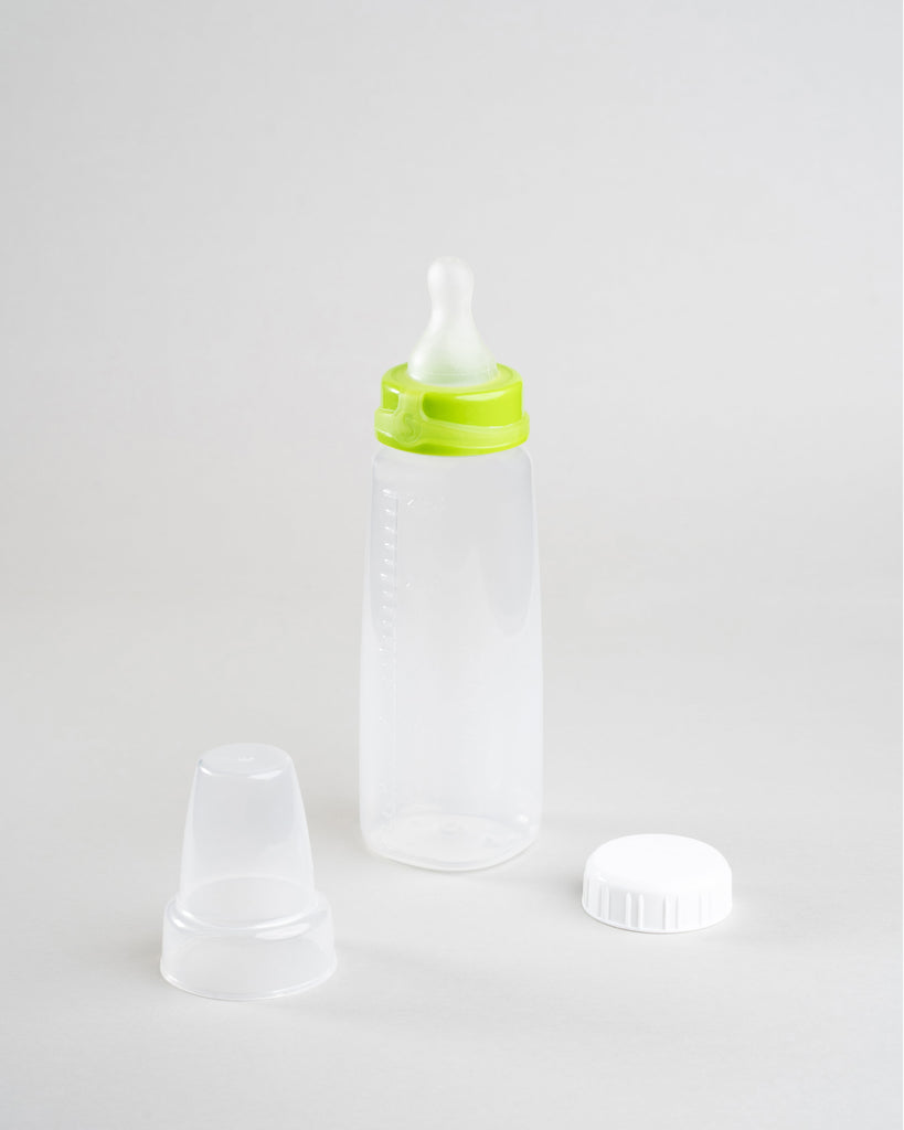 Sepal 250ml bottle with green small teat slow flow attached. Beside this is a Sepal white cap and a clear Sepal Teat Cover. 